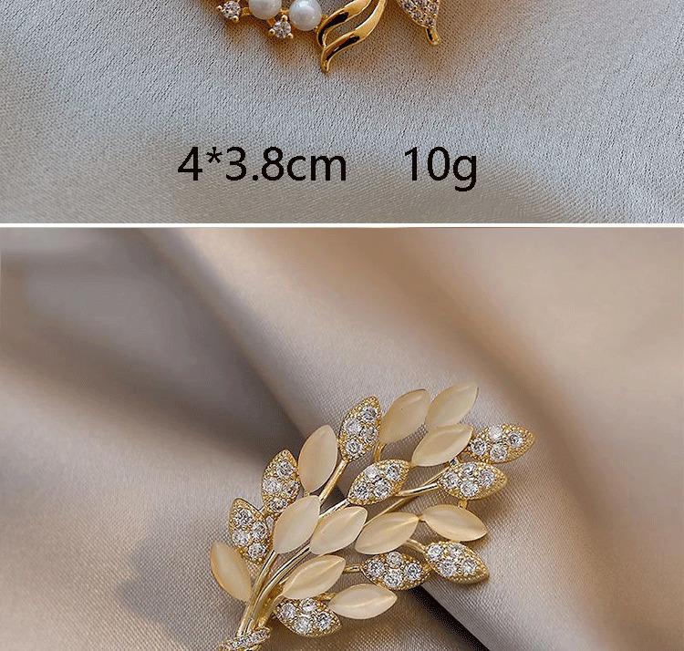 Product Introduction of Flower pearl studded diamond brooch anti glare buckle brooch chest flower small brooch 6