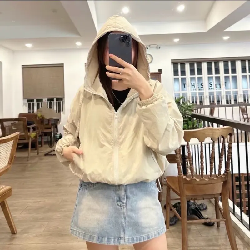 Áo gió nhăn nữ croptop 2 lớp mũ có dây -  Women 0