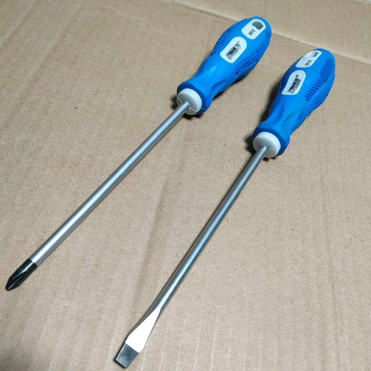 screwdriver 2pcs Phillip and flat magnetic tip heavy duty