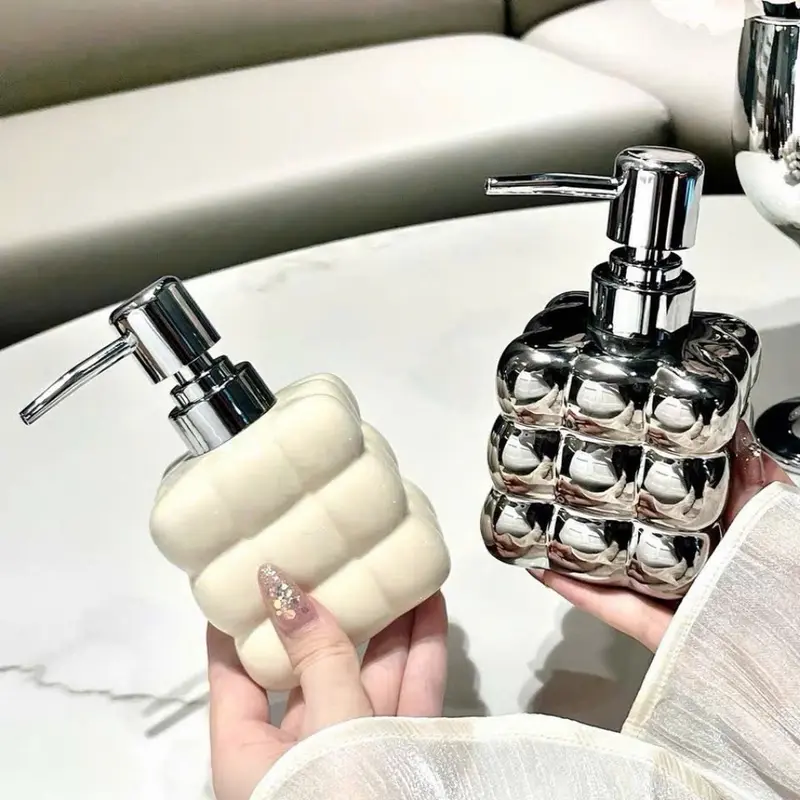 ￼Chai lọ đựng nước rửa tay, chai chiết dầu gội, sữa tắm dạng ấn cho khách sạn, nhà hàng, gia đình, lọ chiết dầu gội, chai 1