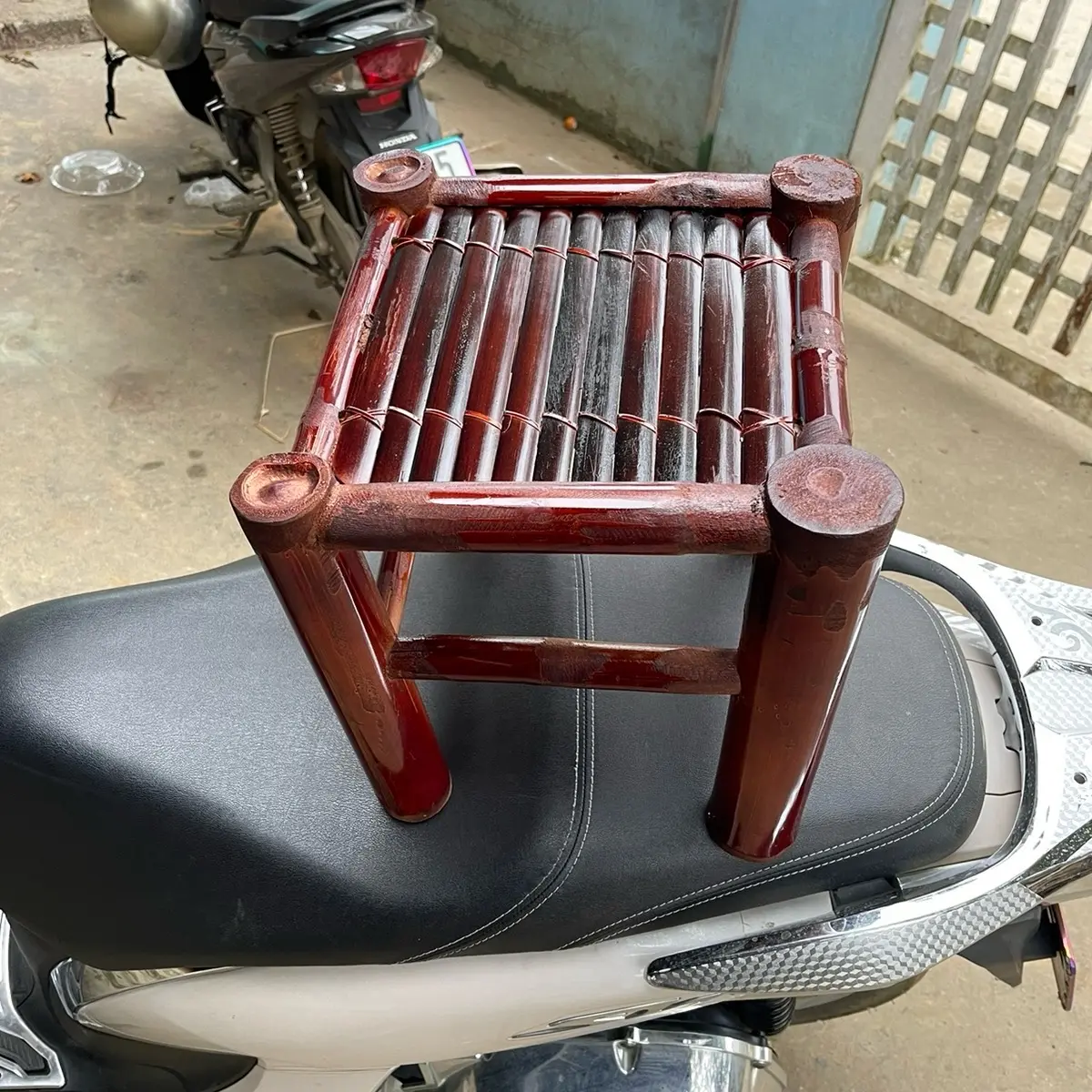 Ghế đôn làm từ tre trúc. Đã sử lý mọt. Cao 30 dài rộng 30