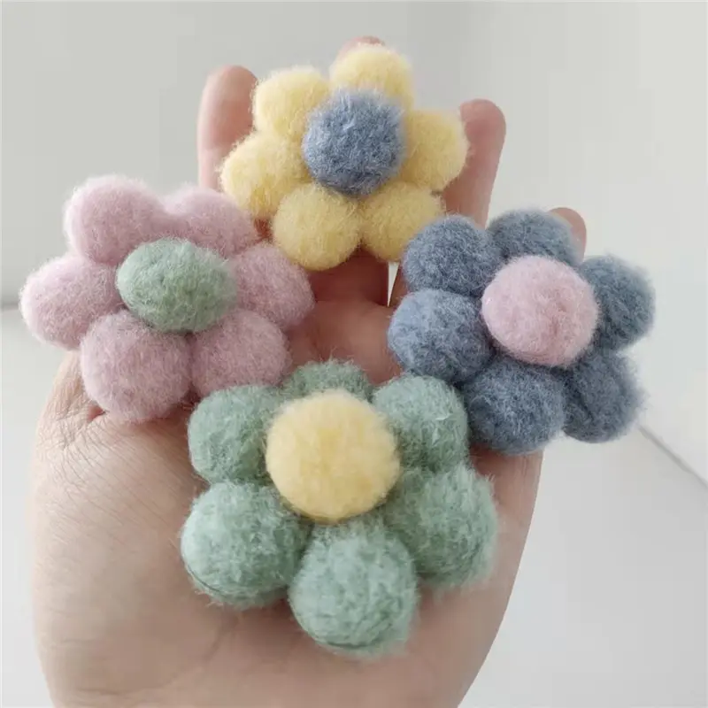 Japanese autumn and winter new scarf plush small flower accessories flower brooch cute bag pin sweater pendant women