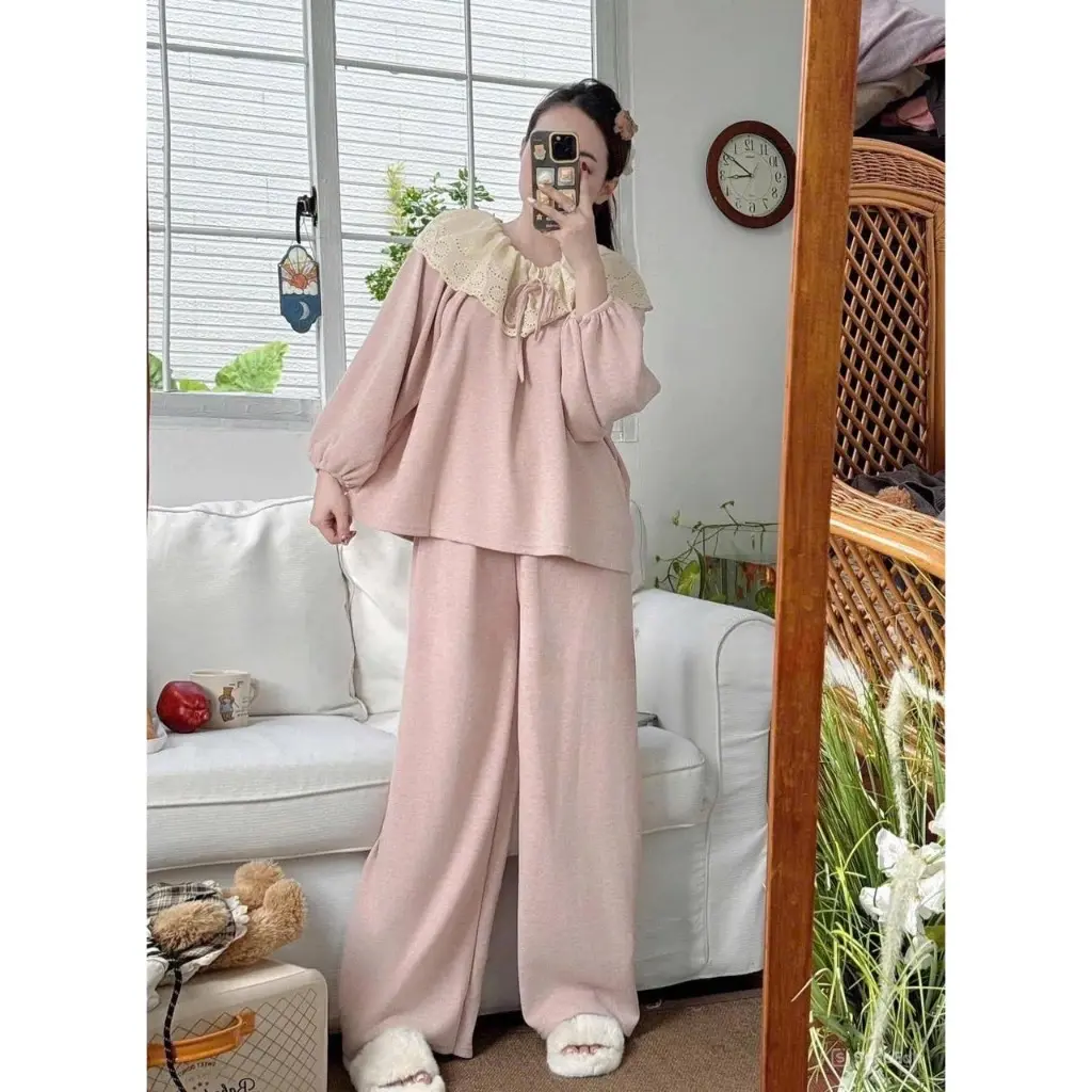 ￼Set Bộ Đồ Nữ Mặc Nhà Len Lông Thỏ Áo Cổ Tròn Viền Ren Dây Nơ Tay Chun Bồng Mix Quần Suông Dài Ống Rộng Freesize
