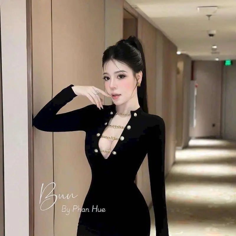 Đầm 8 nút dây xích 2 màu đen trắng 1