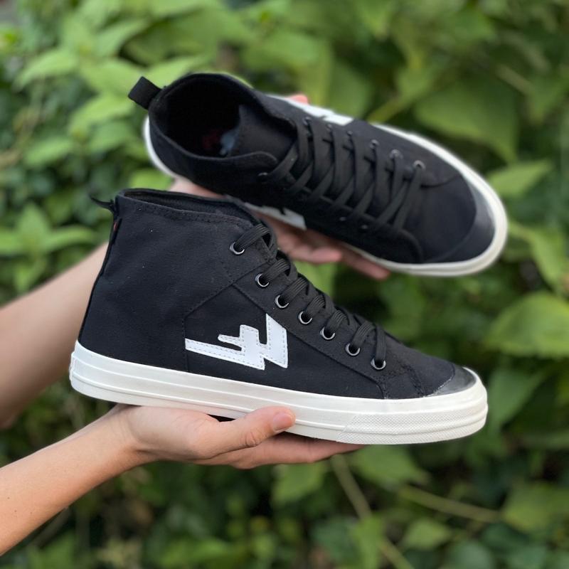 Product Introduction of Sneakers Aekoshoes Two Years High blackwhite Originall Produk Lokal Made In Indonesia 1