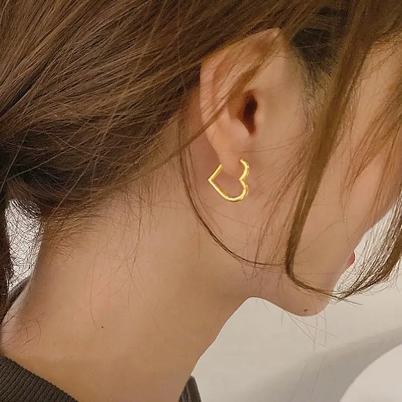 bông tai tim bấm chất liệu titan 18k, không đen, hoen gỉ, không dị ứng da, tiếp xúc nước thoải mái dành cho nữ giới. Trang sức 0