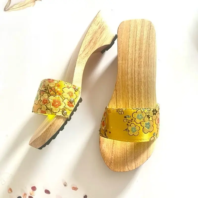 Guốc mộc guốc gỗ đế 5 phân gấm vàng  cao gót
