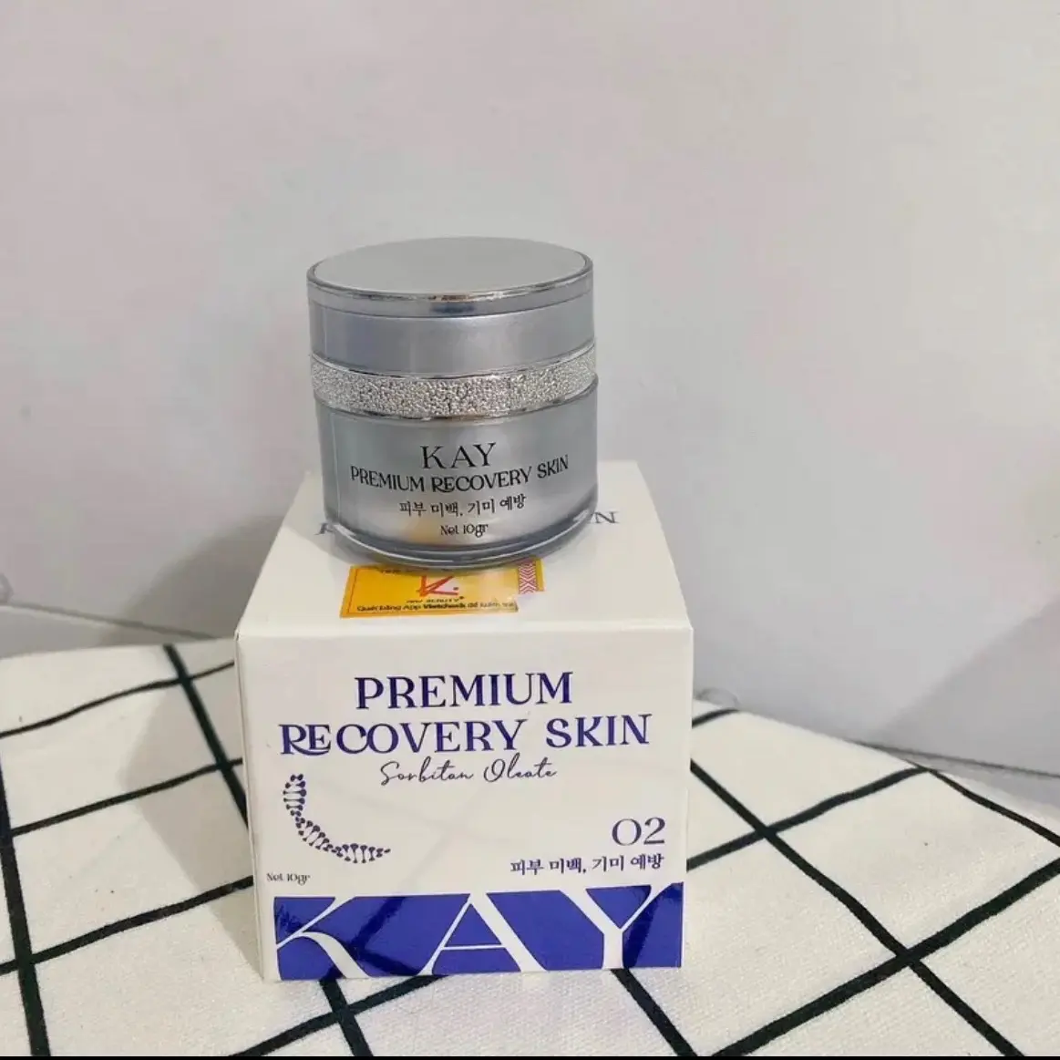 KEM  DÀY DA DƯỠNG CĂNG BÓNG _ Hộp lớn hỗ trợ da duõng sai Pé.el da. Cấp nước