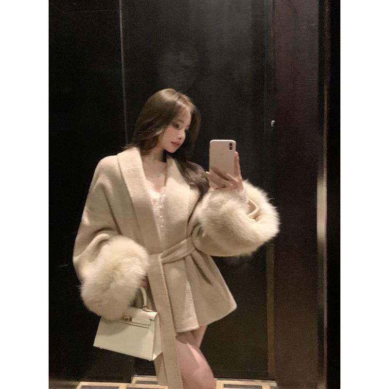 Product Introduction of Áo Khoác Len Dây Mỏng, Người Nổi Tiếng Trên Internet, CHTK-SHOP, Dài Tay, Dáng Rộng Vừa Vặn, Nối Cao Cấp, Tay Áo Lông Ngắn, Thích Hợp Cho Mùa Xuân Và Mùa Thu, Áo Sơ Mi Và Tất Năm Mới Nữ Top Nhung Jacket 40