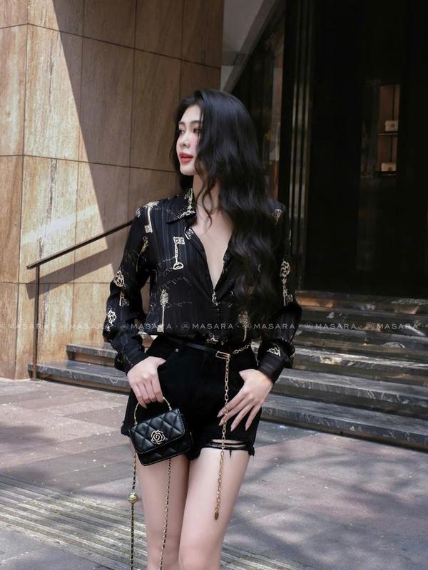 Áo sơ mi nữ lụa nhũ hoạ tiết chìa khoá vàng 4