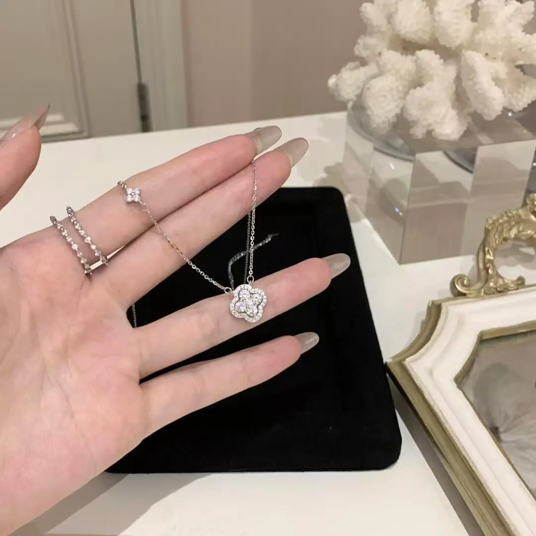 [Mg] Flash Clover Zircon Necklace 2024 New Special Interest Light Luxury High Sense Titanium Steel No Fading Clavicle Chain Wholesale