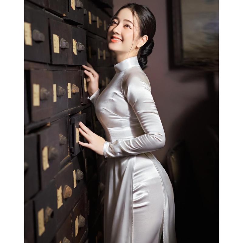 Áo Dài Truyền Thống Lụa Phi Bóng Trẻ Trung Tôn Dáng , Tôn body