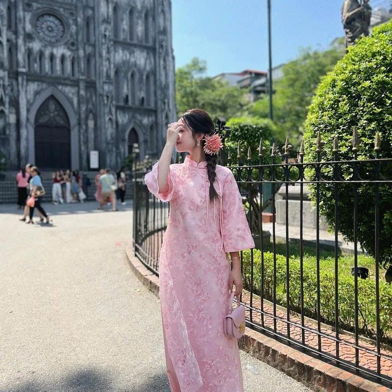 ￼Áo dài cách tân MẪN KỲ from suông 4 tà thêu hoa nổi đính nơ kèm quần lụa 7