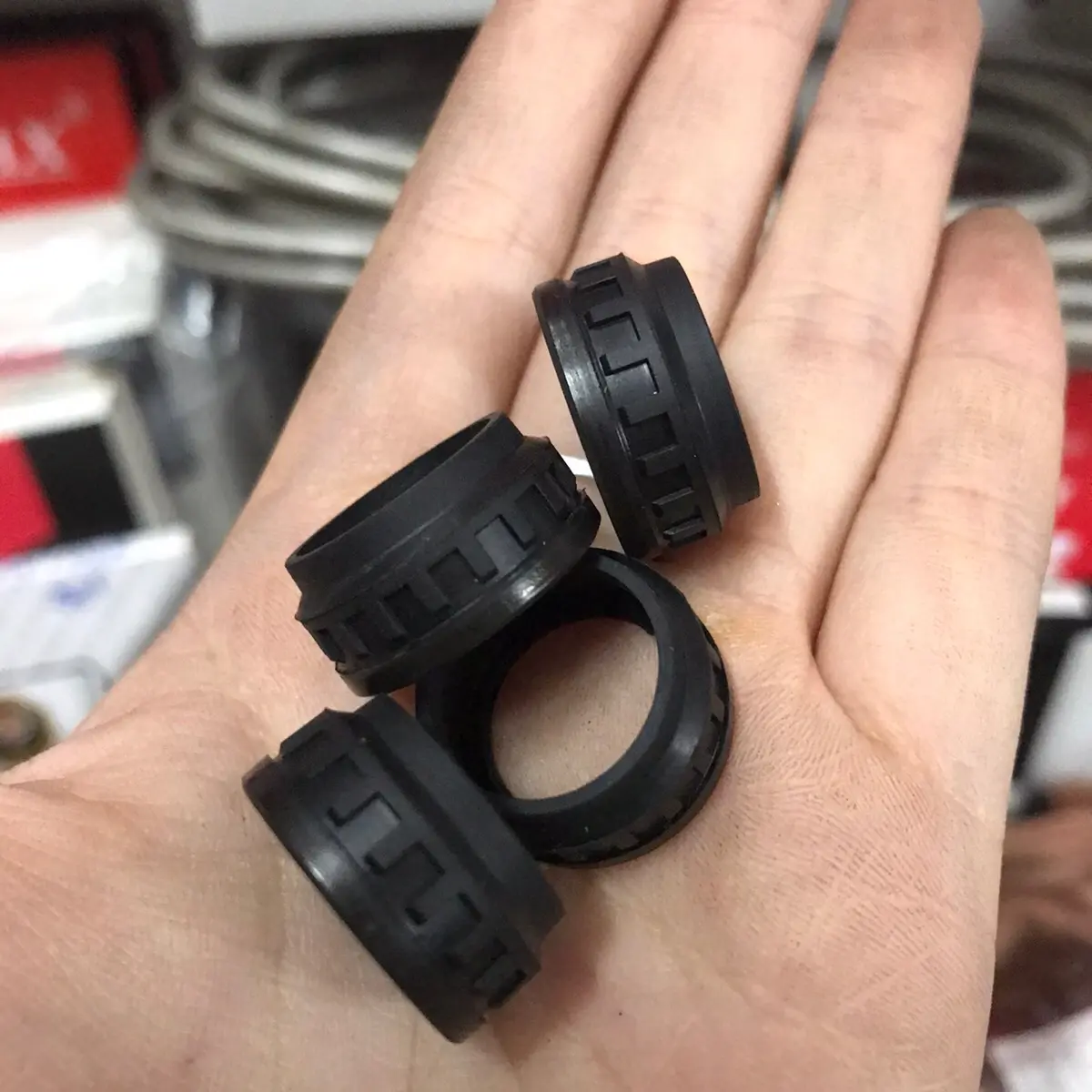 Vòng đệm cao su bảo vệ bạc đạn máy 9553B Makita 421868-5 Mã