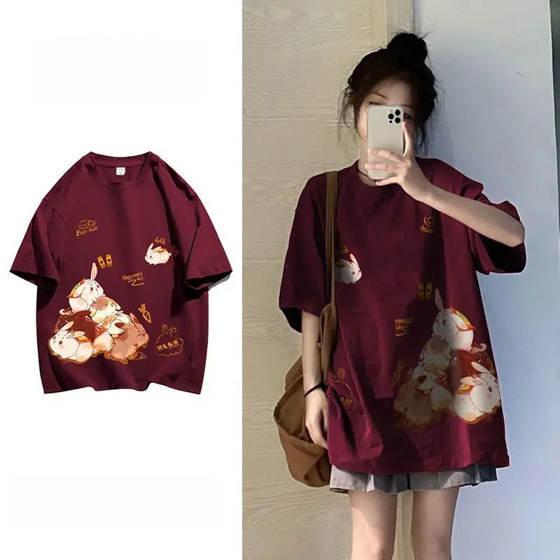 Áo Thun Ngắn Tay In Hình Năm Thỏ Màu Đỏ Rượu Vang, Chống Pilling, Dành Cho Nữ, Thiết Kế Độc Đáo Thời Trang, Áo Mùa Xuân Và Mùa Hè Mới, 2024, 100%