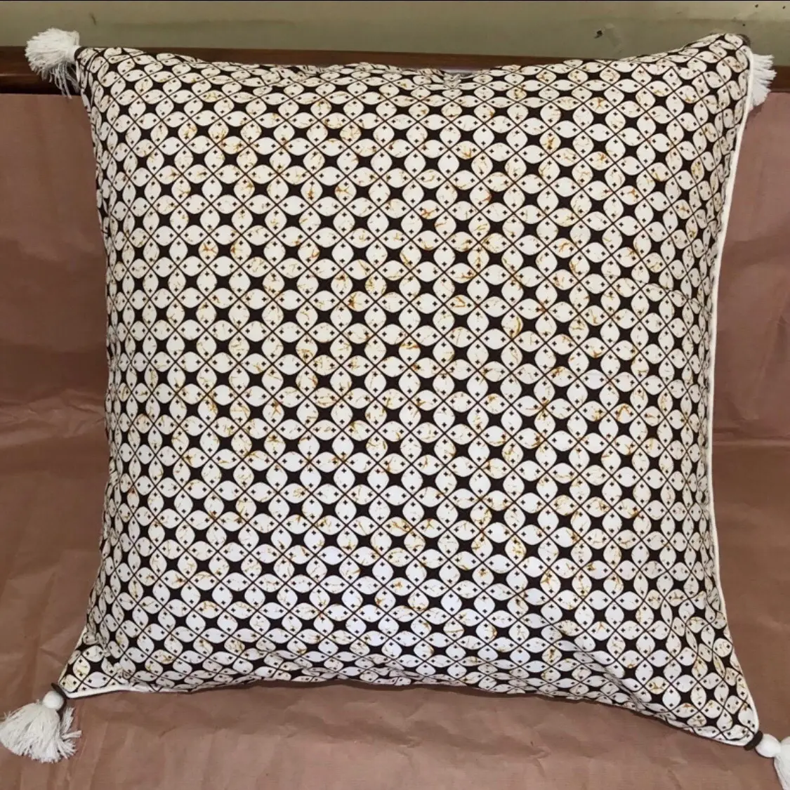 Sarung bantal besar ukuran 70x70cm batik