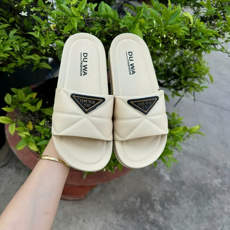 Dép quai ngang nữ đế 3cm chất liệu EVA siêu nhẹ- đế chống hơn trượt-êm chân thoáng mát  ( QUAI NGANG NỮ TAM GIÁC MÀU TRÀ SỮA) Slipper DéP 2