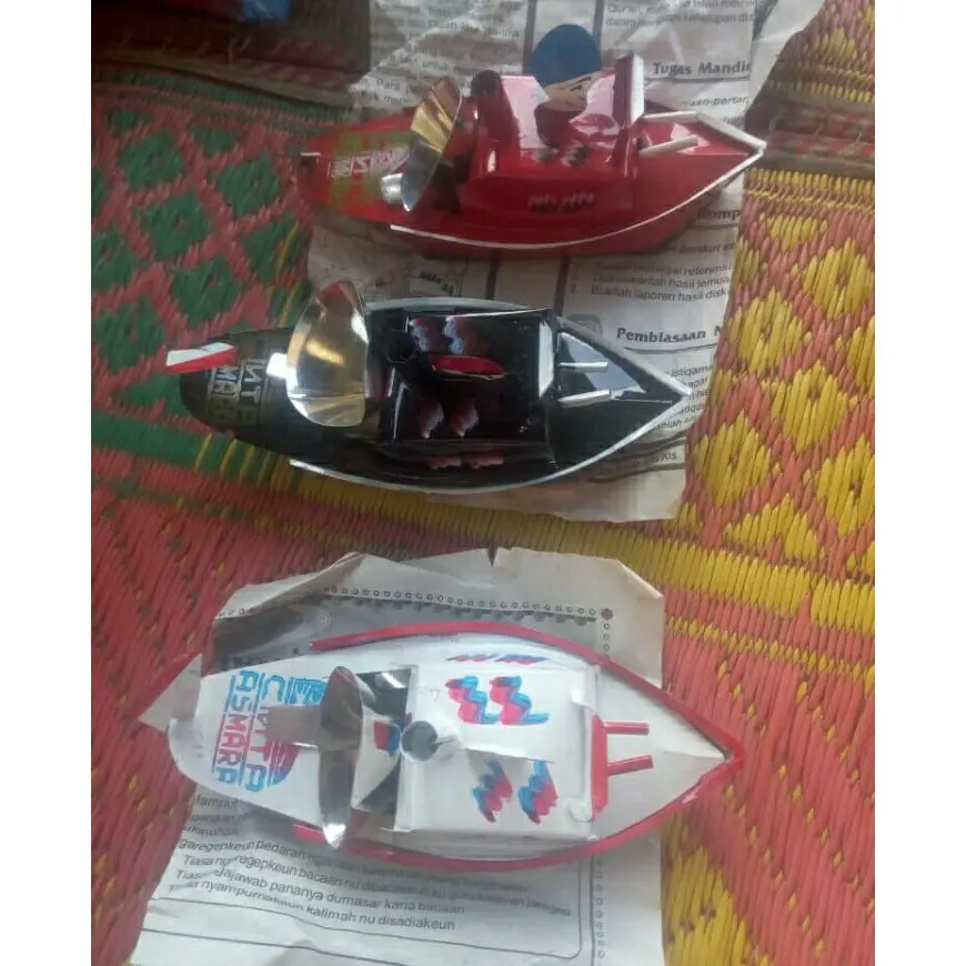 Kapal Mainan Perahu Otok-Otok dengan Pengendali Jarak Jauh untuk Bermain Air - Control