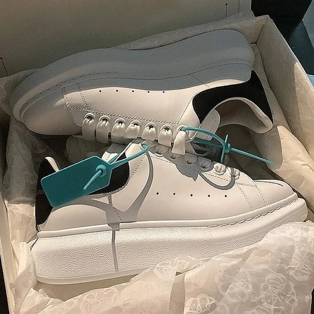 2025 New McQueen Style White Sneakers for Men and Women, Couple's Shoes, Student Sports Casual Sneakers, Trendy Thick-Soled Height-Increasing Shoes
