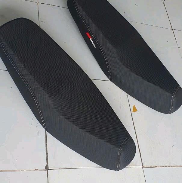 Yên Wave Nhỏ  2 Tầng da Chỉ Trắng. Wave đời đầu ( 2005 trở về trước). Yên Xe.