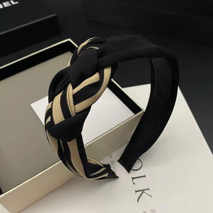 French light luxury, foreign style, small fragrance, twist headband, women's anti-slip and versatile headband, high-grade pressure sensitive hairpin