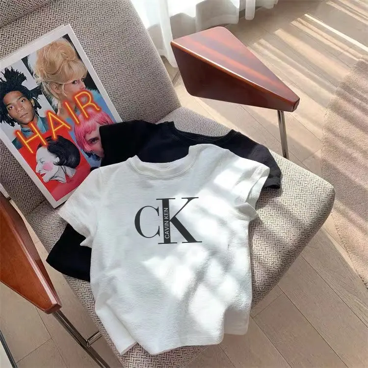 [ส่งตรงจากกรุงเทพ] เสื้อครอป เสื้อครอปแขนสั้น เสื้อยืดผู้หญิง ลายสกรีน เสื้อยืดได้เยอะมาก ผ้าไม่หนา ใส่สบาย สไตล์หรูหรา Clothing Women Tshirt