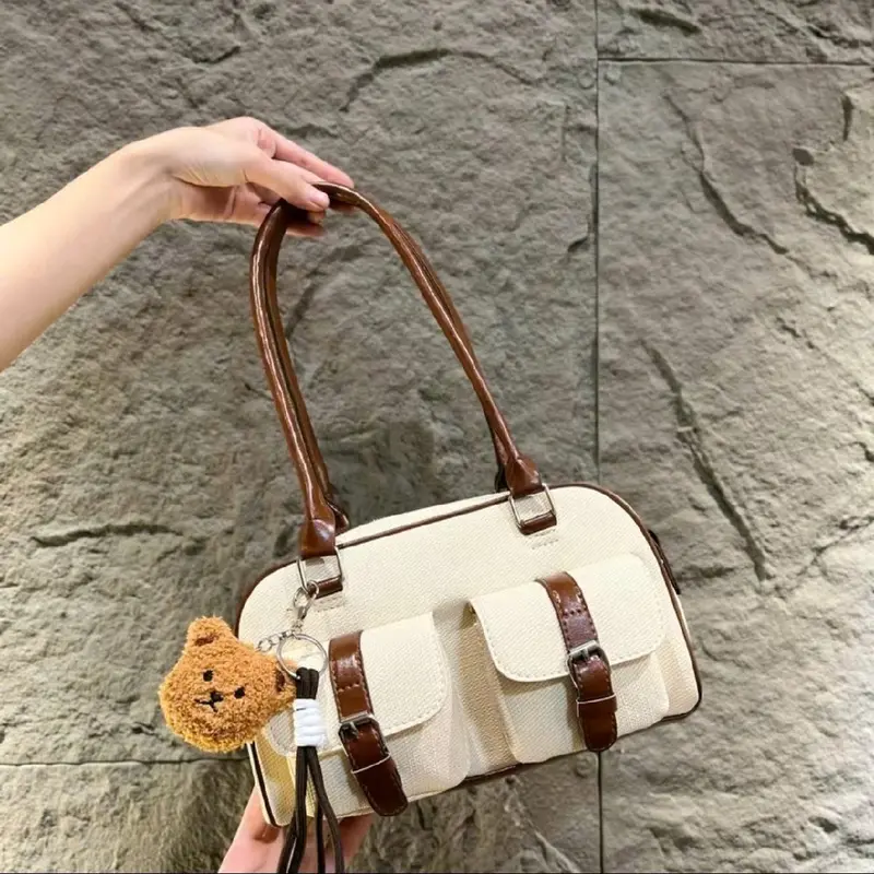 TÚI HỘP Hai Quai Nâu Đeo Vai Kèm Charm Gấu Dễ Thương-HTM077 Bag Kem Nữ Nhung Da 1