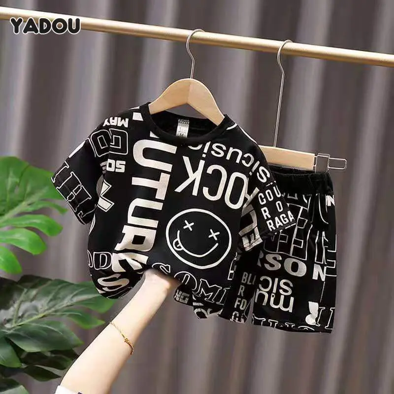 Yadoo - ชุดสองชิ้นสำหรับเด็กผู้ชาย เสื้อผ้าเด็ก ชุดฟุตบอลแขนสั้นลำลอง