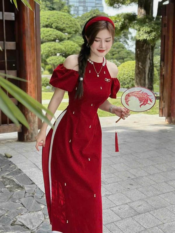 Set Áo Dài Cách Tân Cổ Yếm Đính Cườm Phối Quần Lụa Trắng Thích Hợp Diện Chơi Tết Dạo Phố