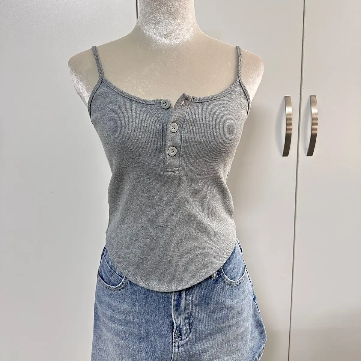 Áo 2 DÂY CÚC CÀI lai bầu thời trang nữ Women Top (Không mút) Thun gân tăm | BigBuy360 - bigbuy360.vn Áo 2 DÂY CÚC CÀI lai bầu thời trang nữ Women Top (Không mút) Thun gân tăm | BigBuy360 - bigbuy360.vn