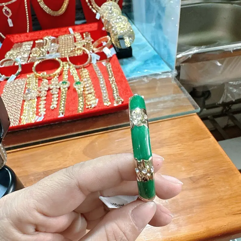 Vòng tay cảm thạch cẩn đồng đỏ 1