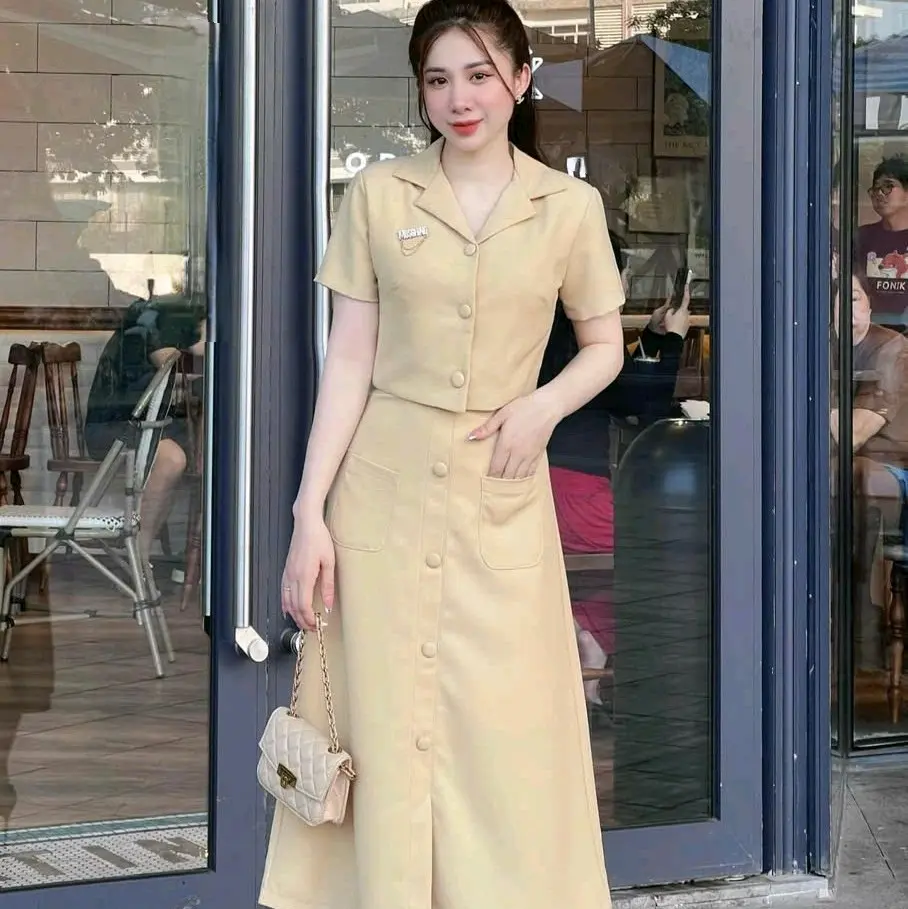 set thiết kế áo kiểu vest, chân váy dáng dài lưng thun, khóa kéo nút bọc, đẹp ý hinh Nhung Nữ vaytet vay sang Women Voi