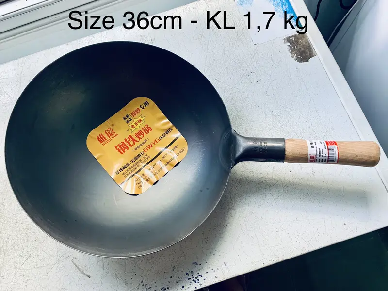 CHẢO Á THÉP ĐEN CHỐNG DÍNH - TAY CẦM GỖ CHỐNG NÓNG SIZE 32, 36, 40CM 4