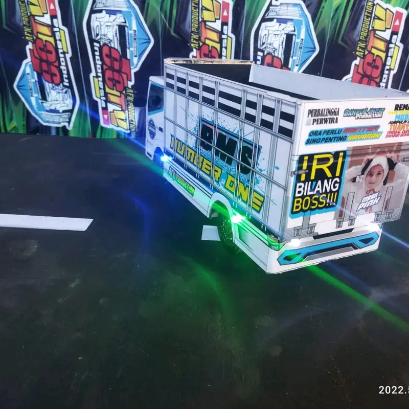 truk oleng tawakal fariasi lampu Set Hadiah Cowok Kayu Led Miniatur Roda Bak Toy Toys 3