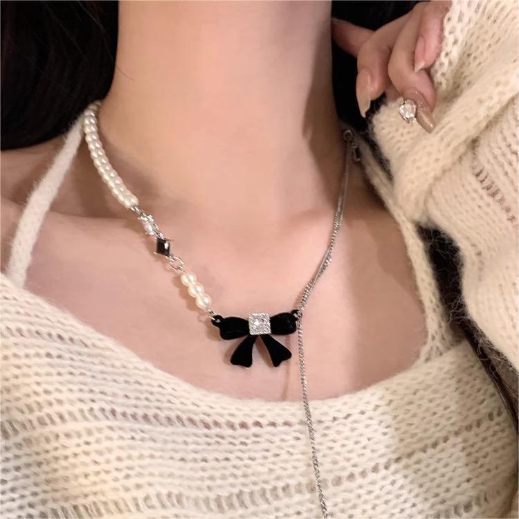 Product Introduction of Red Bow Pearl Necklace for Women New Popular Clavicle Chain Noble Niche Necklace Light Luxury High-Grade Accessories 3