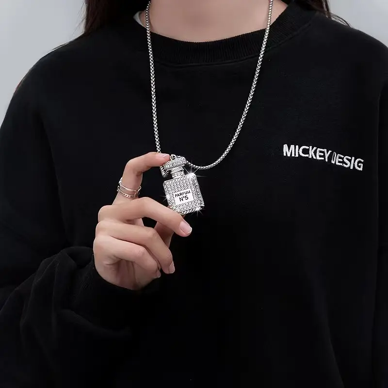 Japanese and Korean Small Fragrance Necklace Female Fashion Simple Pendant Versatile Long Sweater Chain High-grade Sweater Accessories