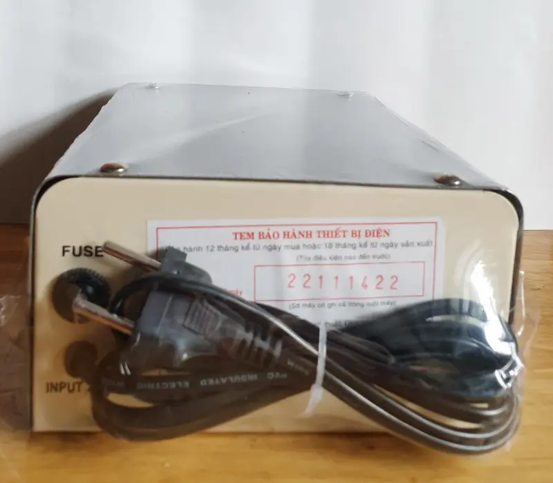 Biến Áp Sắt Treo Tường Công Suất 1KVA FujiKoya. Input 220V- Output 120V-100V 4