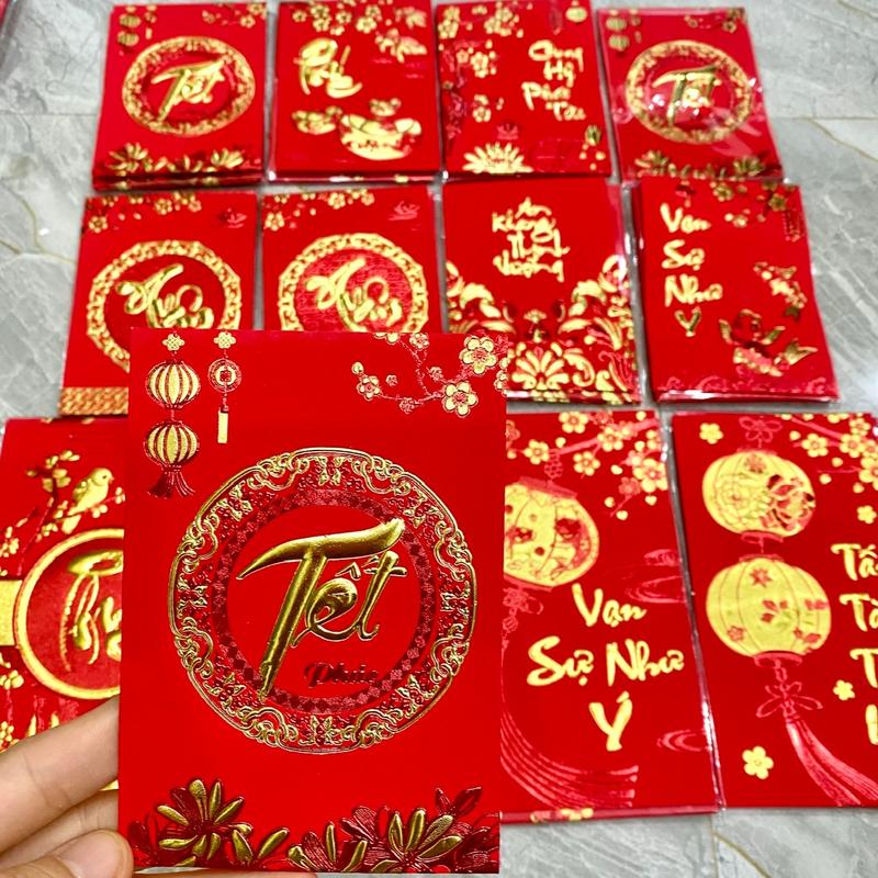 sét 60 lì xì Tết 2025 màu nhung đỏ chữ dập nôi 3D sang sịn đóng túi 6 chiếc 1 mâu. có bán lẻ 30 bao 12 bao 6 bao cho khách mua ít phong bì