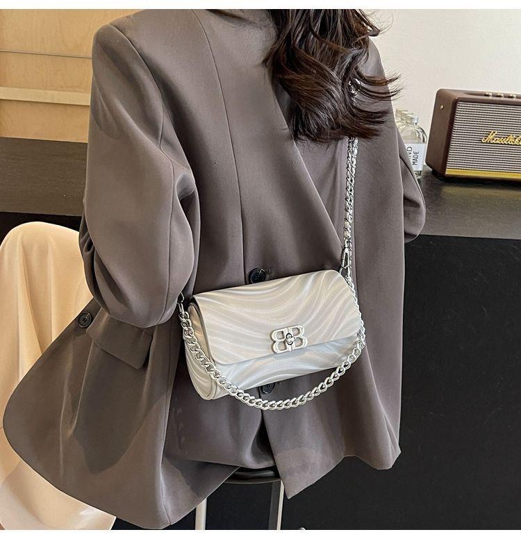 Product Introduction of Túi Nhỏ Hợp Xu hướng Cao Cấp Boshili, Dành Cho Nữ, Hàng Mới Về 2024, Túi Messenger Độc Đáo Dễ Phối Đồ Túi Đeo Vai Dây Xích, Thời Trang, Được 5887 Người Vinh Danh 23