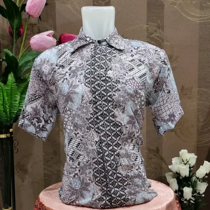 KEMEJA BATIK TERBARU SUTRA SILK LENGAN Pendek/KEMEJA KEKINIAN/KEMEJA TRADISIONAL/KEMEJA BATIK Pesta/KEMEJA BATIK DINAS Sutra Motif Pria  Semi  Katun