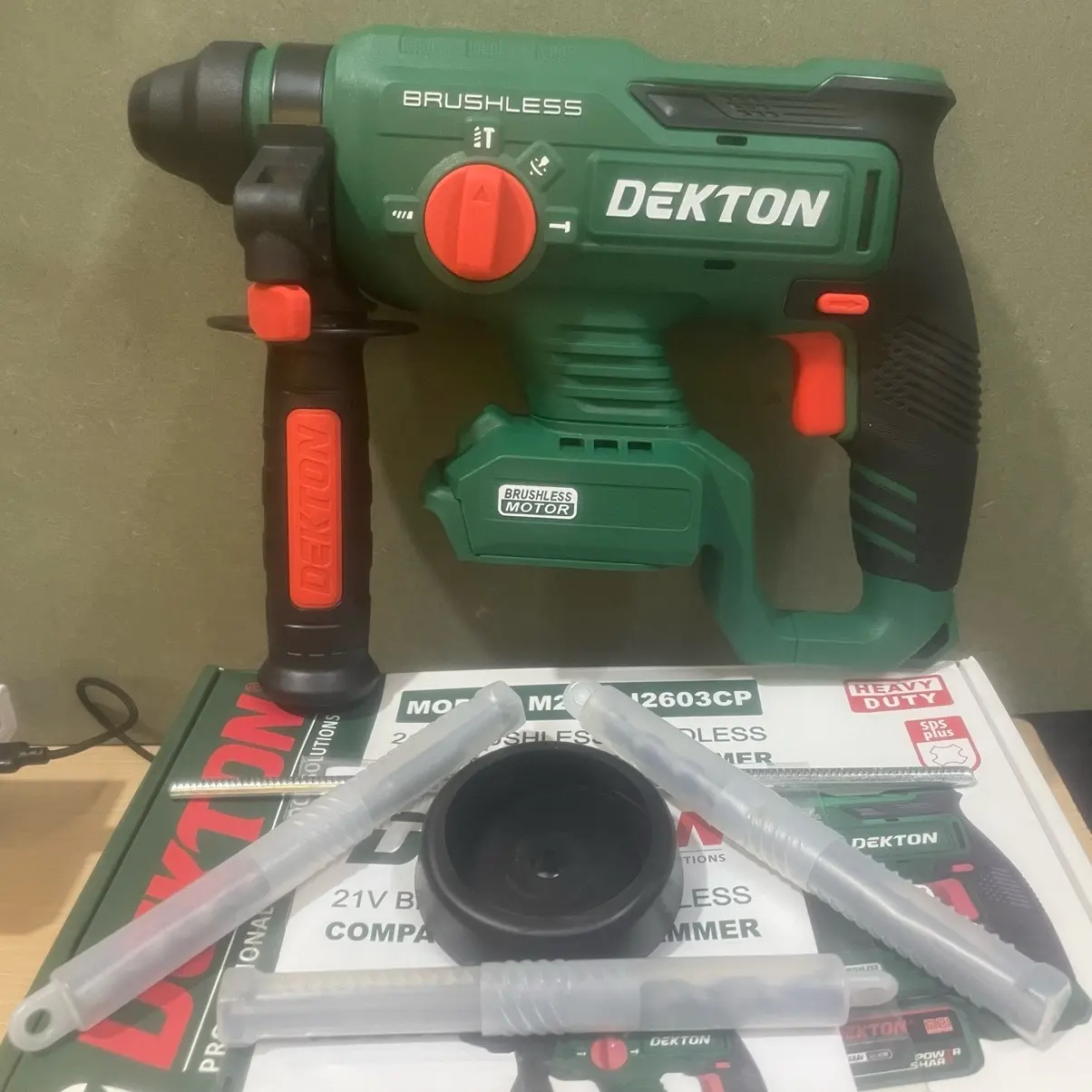 Máy khoan bê tông pin 21V Dekton M21-RH2603CP