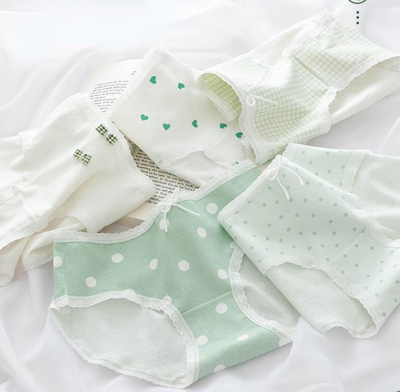 Product Introduction of Little Fresh Dot Print Milk Shake Green Girl Underpants 3
