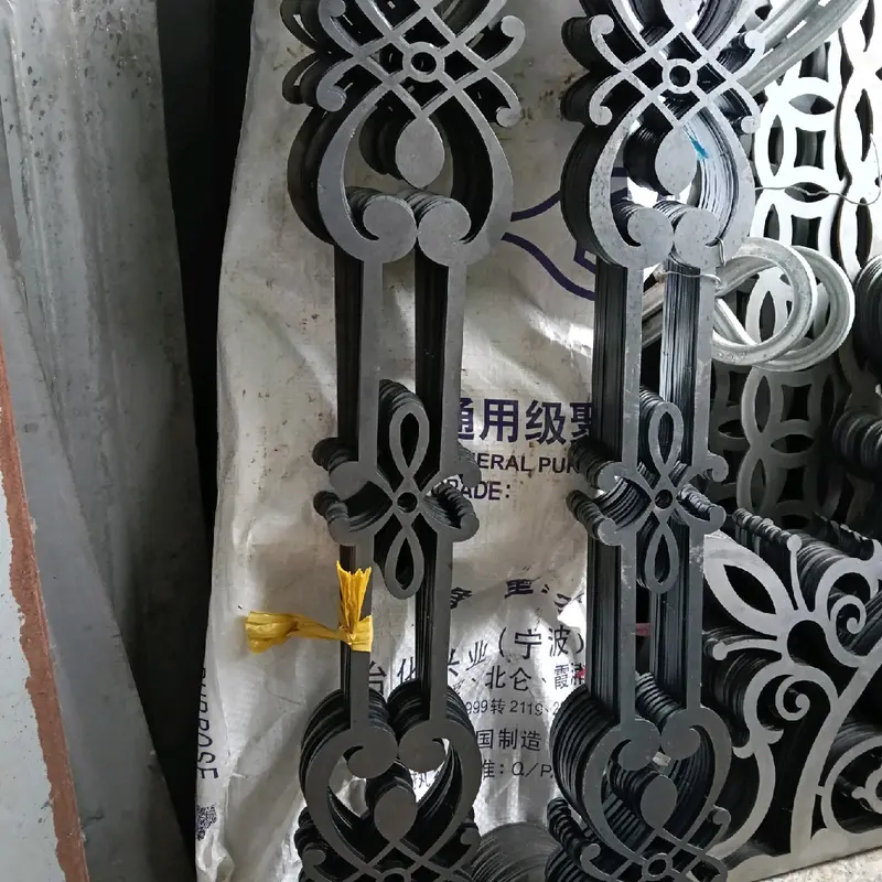 hoa văn CNC cắt sẵn, mẫu lan can tim, kích thước 100*600*3mm 1