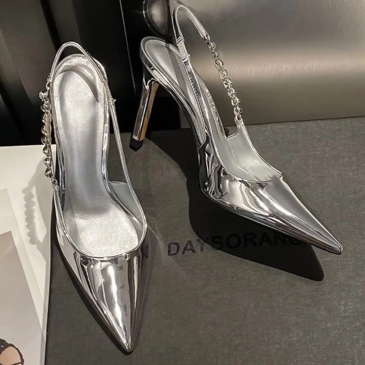 Giày cao gót Hana store mũi nhọn bít mũi quai đính đá gót cao 7p và 9p ( CHÂN NHỎ LÙI LẠI 1 size ) Nữ