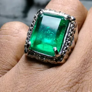 batu cincin jamrud Rusia