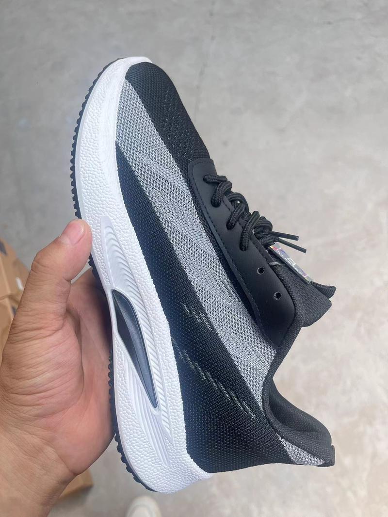 Product Introduction of 2025 Summer New Mesh Shoes for Men's Casual Versatile Soft soled Shoes for Men's Super Soft Professional Running Shoes, Ultra Light Anti Slip Trendy 11