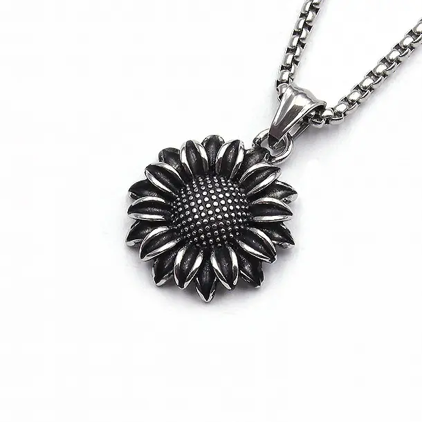 Sunflower necklace, personalized temperament, retro sunflower pendant, stainless steel necklace, European and American fashion, simple accessories