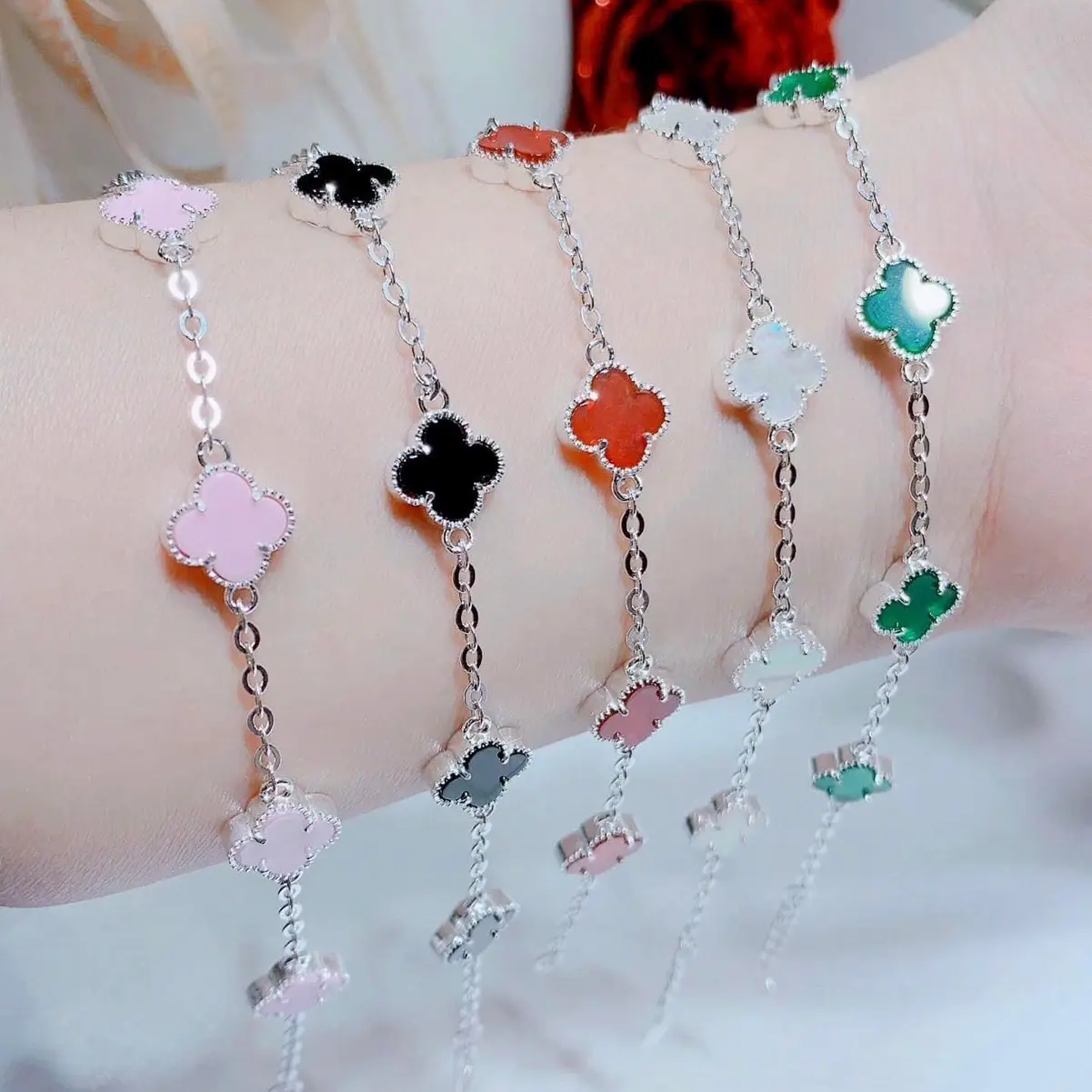 ￼Lắc tay 4 lá 5 hoa chuẩn bạc ta về các mầu đá 8mm và 10ml