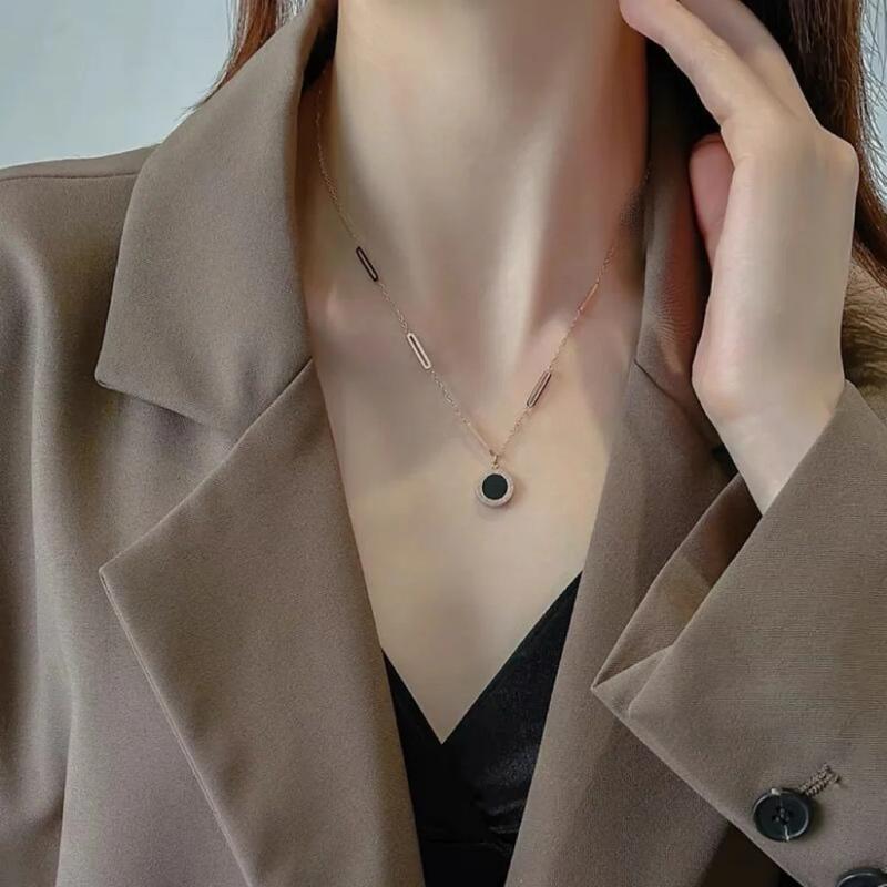 Product Introduction of 2-sided pendant necklace titanium steel 18K gold plated 18mm length 3