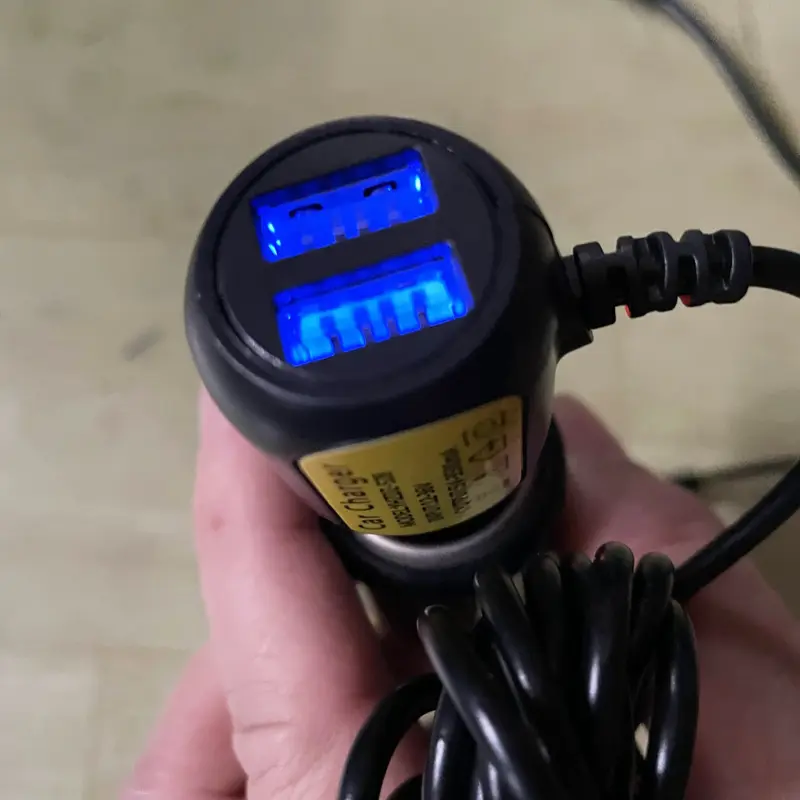 Tẩu cấp nguồn camera hành trình, 5V-3.5Ah, Chân Mini USB, Tích hợp 2 cổng USB sạc điện thoại và các thiết bị điện tử khác, đầu vuông 6